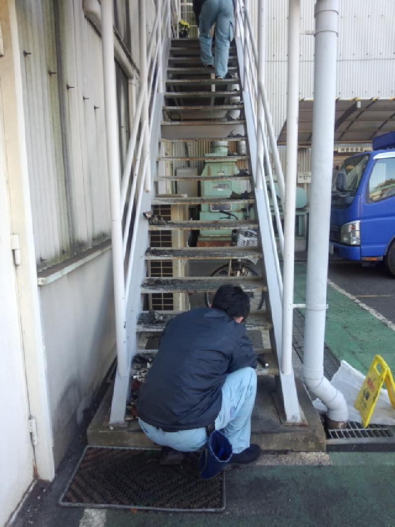 堺市　工場の外階段クリーニング